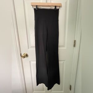 Lululemon Groove Super High Rise Flared Pant Nulu Size 4 (Black)